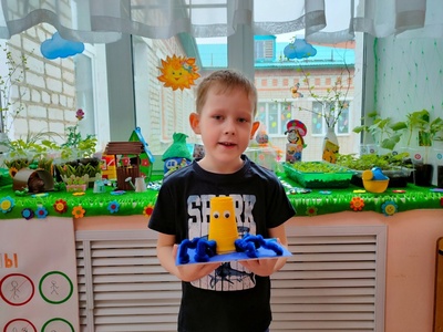 Выставка-акция "Спасаем деревья с Эколятами"