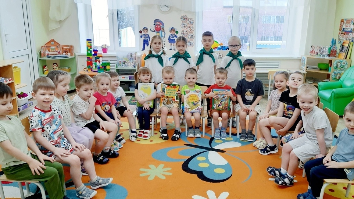 Активисты Движения Первых участвуют в акции 